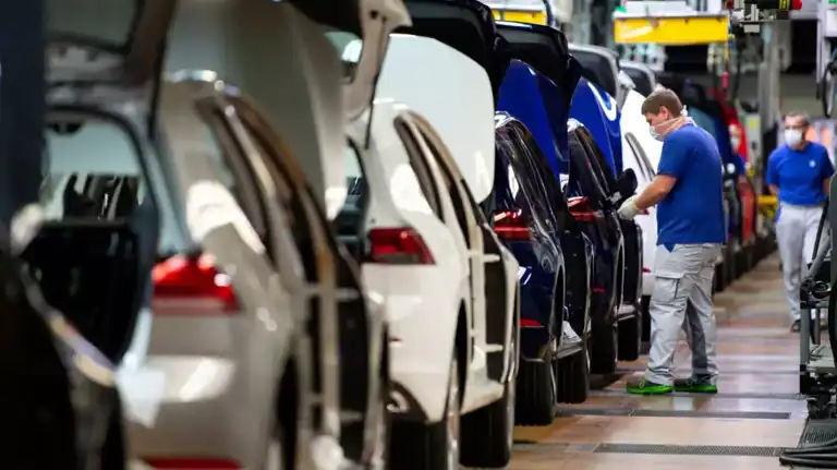 Alman Otomotiv Sektörü Krizde: Çin Etkisi ve Düşük Talep